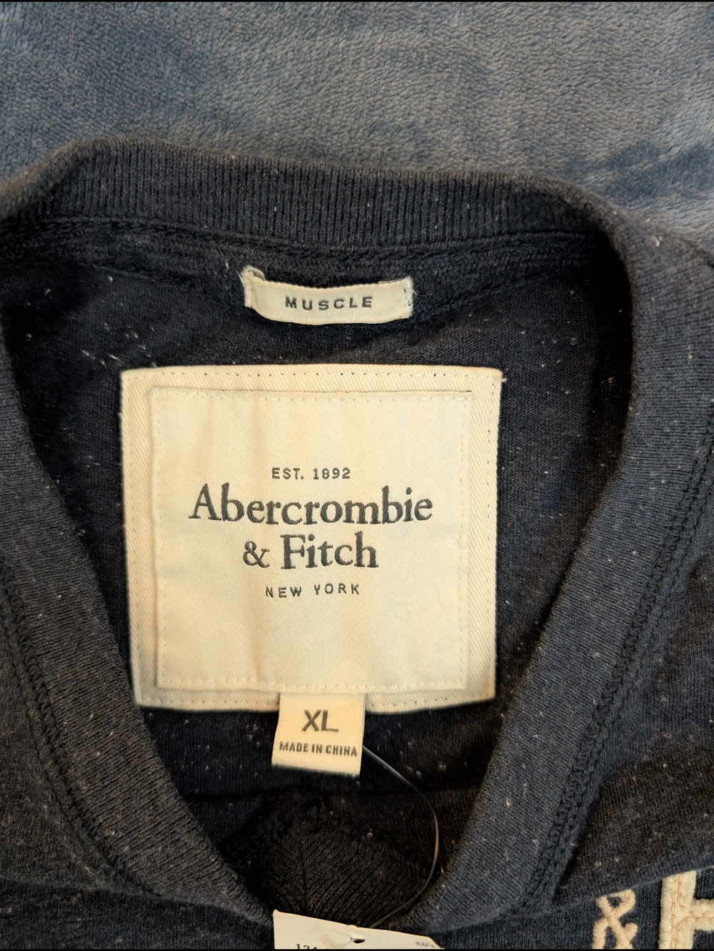 Vintage Abercrombie & Fitch Men's Navy Heather Logo V Neck T-Shirt Muscle Fit - Picture 9 of 9